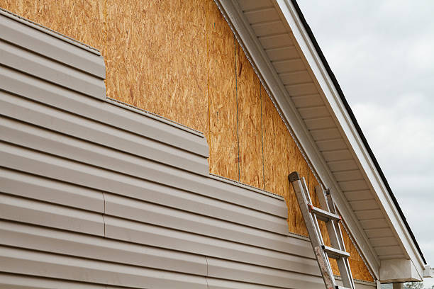 Professional Vinyl Siding technician working in Richburg, SC